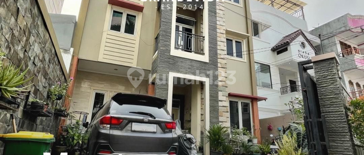 Best Investment!! 4-Storey Boarding House in a Highly Strategic Location, Always Rented in Menteng 1
