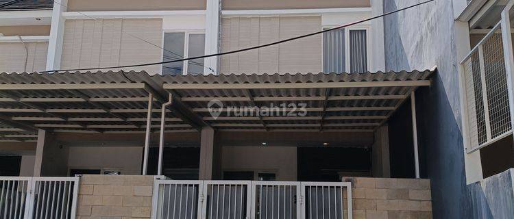 Rumah SHM Darmo Siap huni dekat Petra & Supermarket 1