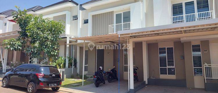 Di sewakan rumah baru perumahan paramont 1