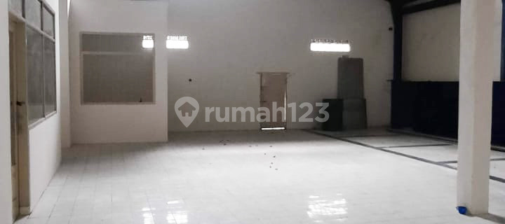 Strategic Shop House Suitable for Offices and Businesses in Banjaran 1