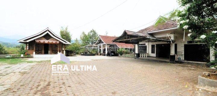 Villa Pawenang dgn Pemandangan Sawah / Saung Pawenang, Kab. Sumedang 1