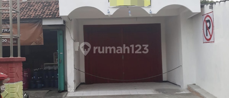 2020. Cheap Shop-House for Sale on Teuku Umar Street, Tulungagung 1