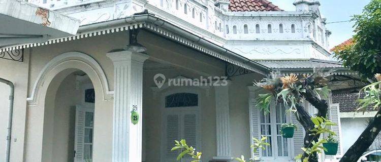 1863. Dijual rumah Jln PB. Sudirman Batu Jember 1