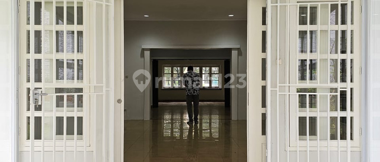 Artistic Old House Martimbang, Kebayoran Baru, Good Land Shape 1