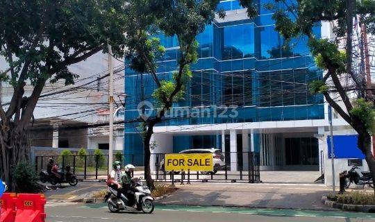 Dijual Gedung Ruang Usaha di Kawasan Menteng Jakarta Pusat 1