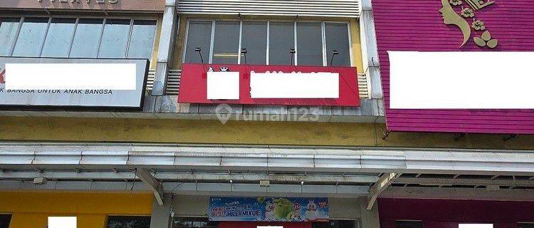 Ruko Strategis di Komplek Sinpasa Hadap Jl Boulevard Summarecon Bekasi

 1