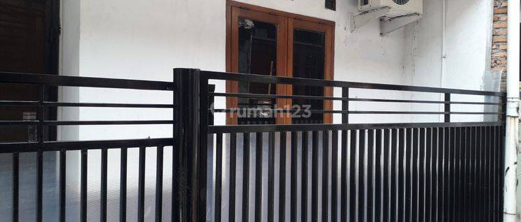 Di Jual Rumah rapi, siap huni, strategis di Kebon Jeruk Jakbar Rumah SHM 1