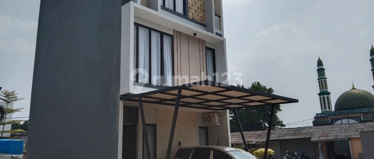 Full Furnished With Lift Rumah 3 Lantai di Pejaten Raya 1
