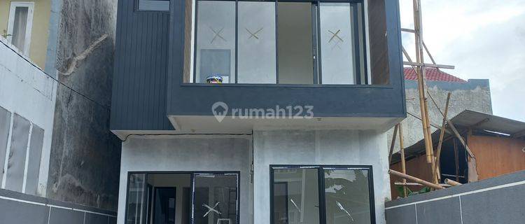 Rumah 2 Lantai di Dukuh Zamrud Residence Cimuning, Bekasi 1