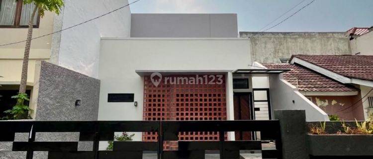 Rumah Modern Yang Asri, Lokasi Depan Taman 1