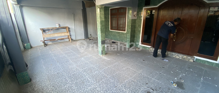 Affordable 1-story house with freehold certificate, cash only in Menteng Palimanan, Setiabudi, South Jakarta 1