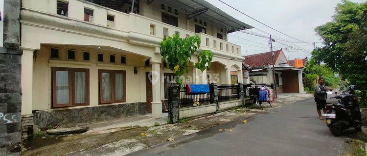 Kost Istimewa Full Penghuni 1