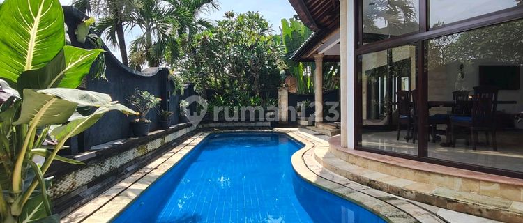 Yearly Rental, 3 Bedrooms Villa 50 Meters Walk To Keramas Beach, Gianyar 1