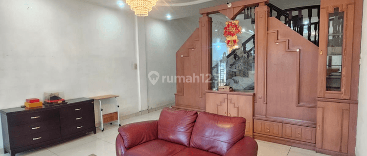 Villa Hang Tuah  1