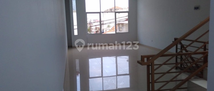  Di Sewakan 1 Unit Ruko 2.5 Lantai Di Ence Azis.  1