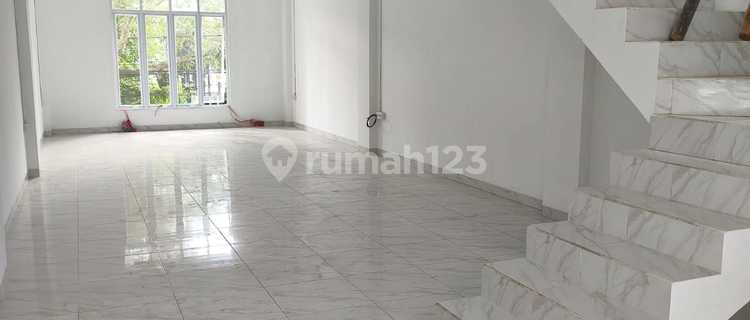 Two-Story Shop House Building on Karapitan Street, Bandung 1