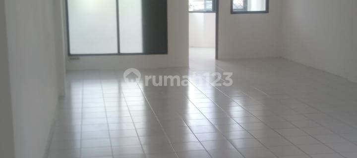 Di Sewakan Ruko 3.5 Lantai Siap Huni Mainroad Rajawali Barat.  1