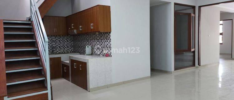 Dijual Rumah Siap Pakai Dalam Komplek Cherry Field Cluster Celeste Dekat Tol Buah Batu Bandung 1