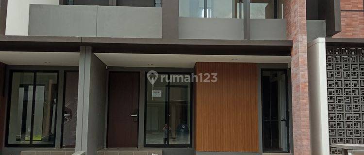 Rumah 2 lantai di suvarna sutera tangerang  1