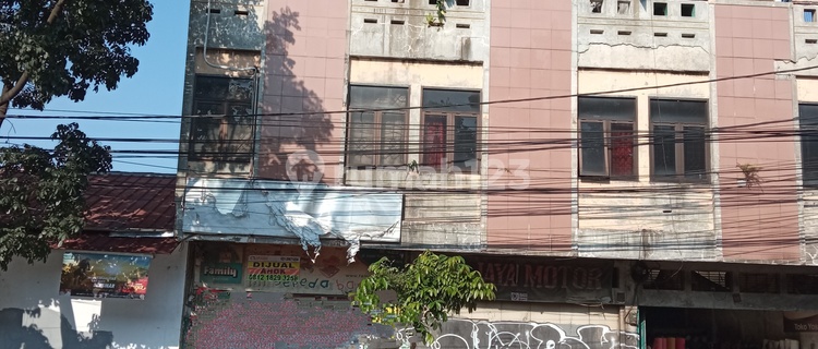 Ready-to-use shop house in Leuwipanjang, Bandung. 1