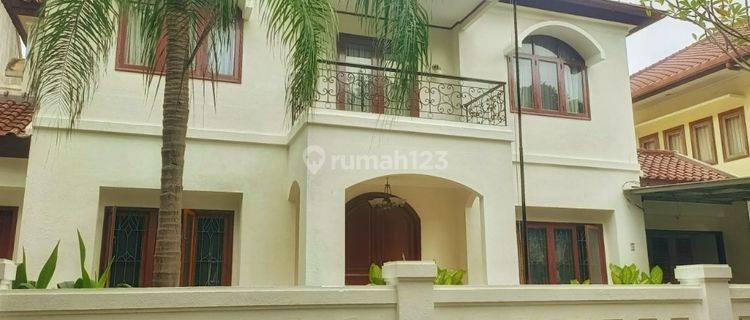 Dijual rumah di Dukuh Patra Kuningan - taman luas 1