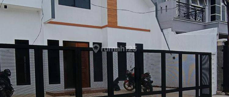 Dijual rumah baru design mandiri di Griya Loka BSD 1