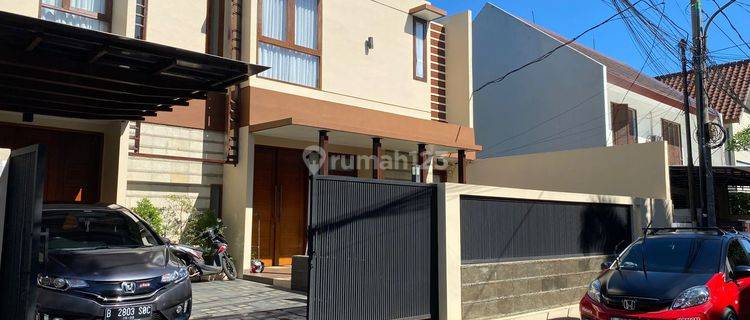 Rumah nyaman dalam Cluster Full Furnished pejaten barat 1