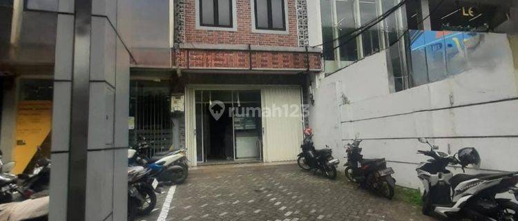 Ruko di Jl Wolter Monginsidi Dekat Bca, Jakarta Selatan  1