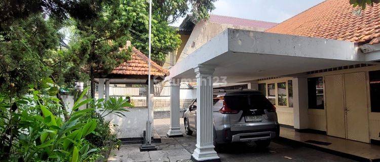 Rumah lama hitung tanah harga murah diDhamarwangsa kebayoran baru 1