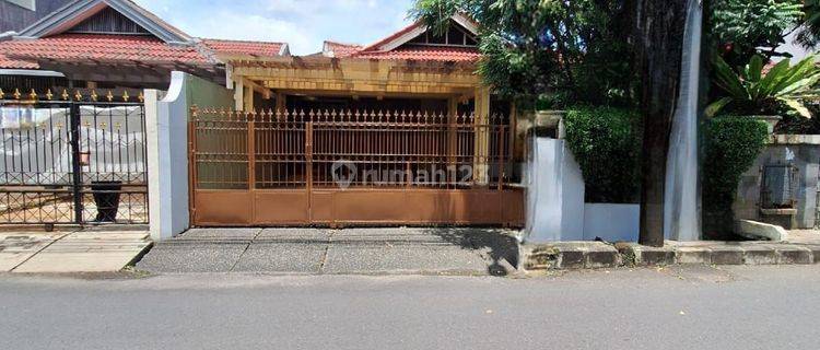 Rumah asri dalam komplek elit jalan kaki ke mrt di Lebak bulus 1