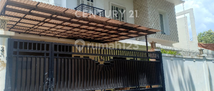Rumah Cantik Disewakan di Sumur Batu Cempaka Mas Dpn Taman 1