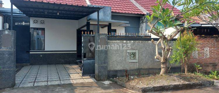 Rumah di Kompleks Perumahan Bhp Labuapi 1