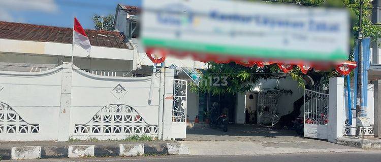 Rumah di Pinggir Jalan Utama Bung Hatta Mataram 1