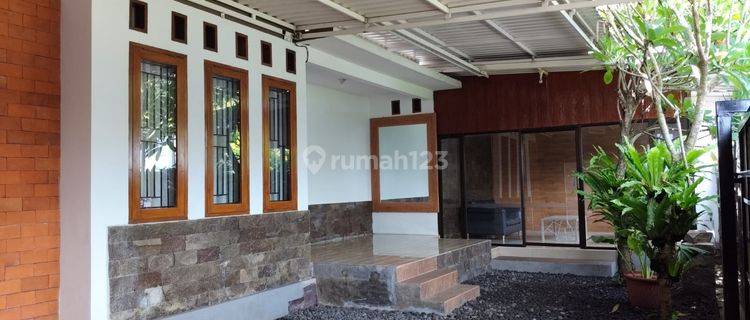 Rumah di Mewah di Kompleks Udayana Kota Mataram  1