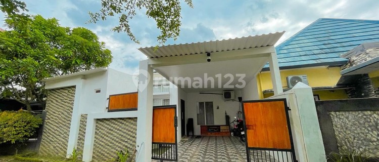 Rumah di Kompleks Perumahan Sayang-Sayang Mataram 1