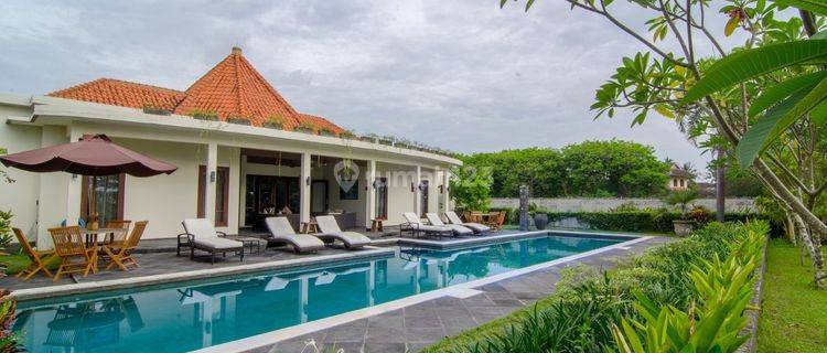 Villa Mewah Dan Luas di Pinggir Pantai Montong, Senggigi Batu Layar Lombok 1