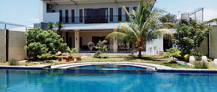 Rumah Mewah Dengan Kolam Renang Pribadi di Kota Mataram  1