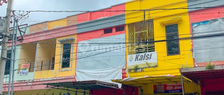 Strategic shop house in front of Cemare Market, Mataram 1