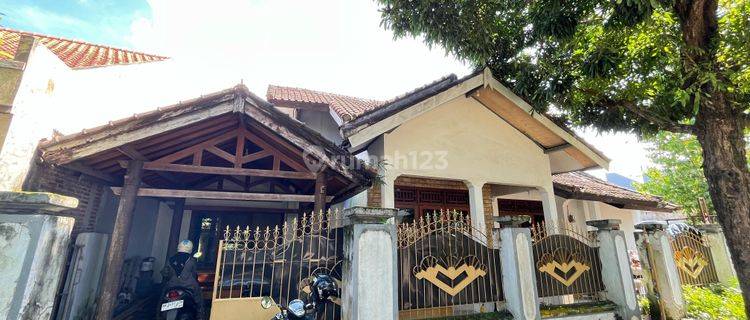 Rumah di kompleks jatisela  1