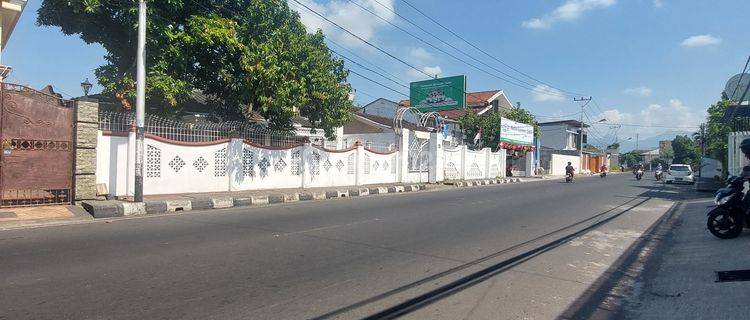 Rumah di Pinggir Jalan Utama Bung Hatta Mataram  1