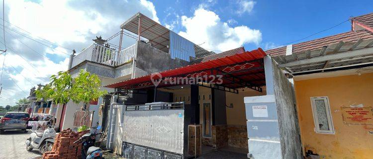 Rumah di kompleks perumahan Royal Mataram  1