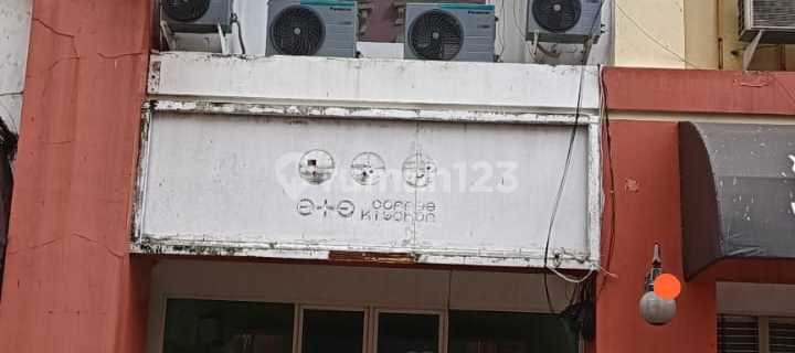 Shop House in Puri Indah Business Center Block T6 No. 21, South Kembangan, West Jakarta City. Land Area 5x15m. 4.5 Floors. Strategic Location. Unit Ready. 210 million/year. 1