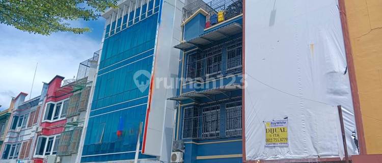 4-story shophouse located on Riau Street, Pekanbaru. 1