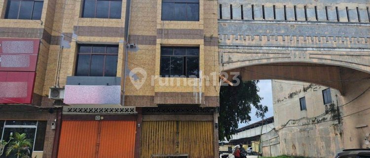 For Rent: Shop House on Jalan Tuanku Tambusai Ujung 1
