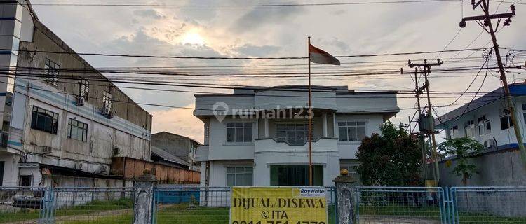 Dijual Gudang Besar Lokasi di Jalan Soekarno Hatta 1