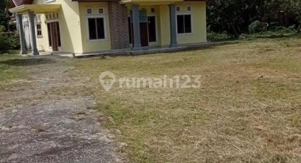 Disewakan Rumah Siap Huni Dengan Halaman Yang Luas 1