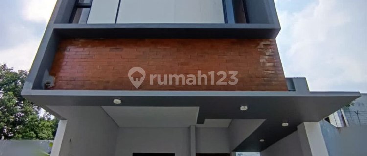 Experience the Sensation of Living in an Apartment-Style Home with Privacy, 3-Story Design + Rooftop in the Most Strategic Location, Flood-Free! 1