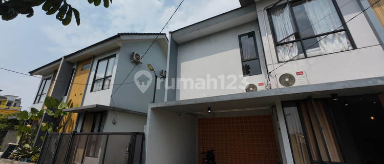 1 unit of ready-stock shop-house for sale near IPB Bogor, already rented out, strategic location close to cafes and minimarkets. 1