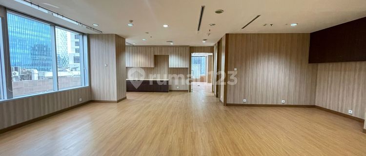 Disewa Office Space Lantai Bawah Sudirman Jakarta Selatan 1