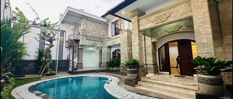 Rumah Exclusive di Moh Yamin Renon 1